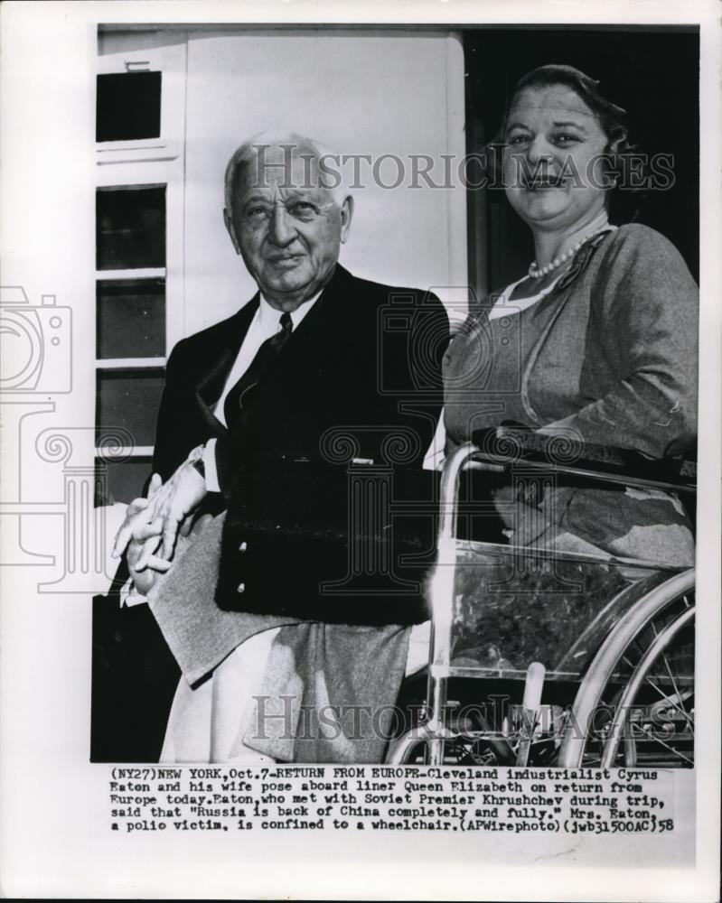 1958 Press Photo Cleveland industrialist Cyrus Eaton and his wife pose abroad - Historic Images