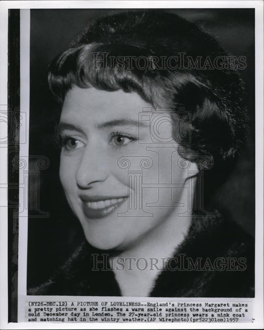 1957 Press Photo England's princess Margaret in mink coat in a cold December - Historic Images