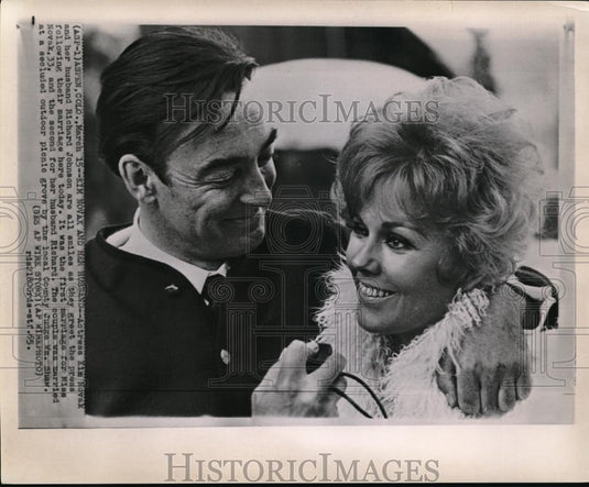 1965 Press Photo Actress Kim Novak & her husband Richard Johnson - Historic Images