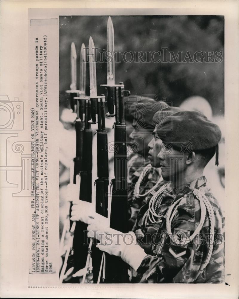 1965 Press Photo Lines up against the Viet Congress - Historic Images