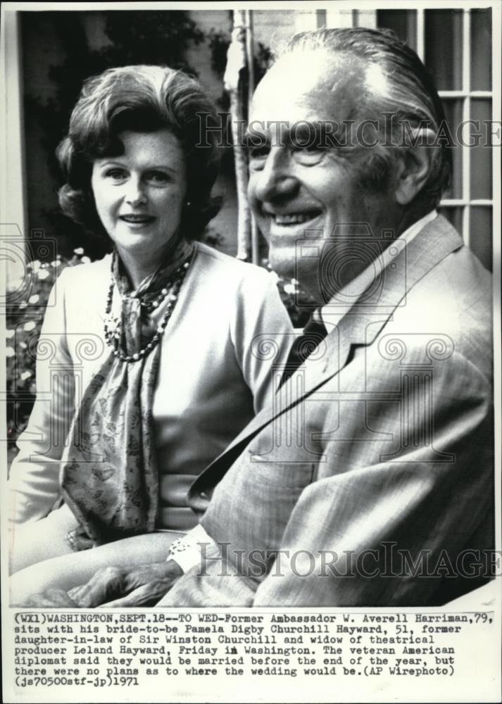 1971 Press Photo Hearing Wedding bells in Washington - Historic Images