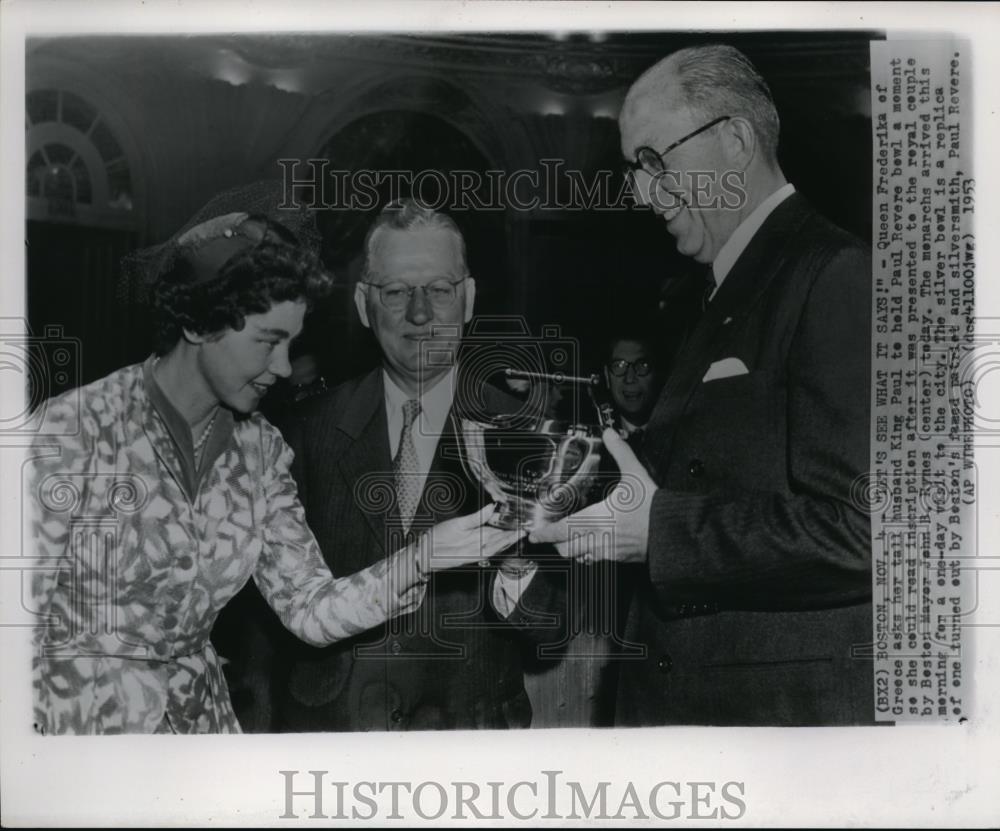 1953 Press Photo Queen Frederika with King Paul Holding Revere Bowl - Historic Images