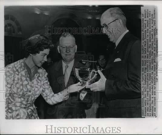 1953 Press Photo Queen Frederika with King Paul Holding Revere Bowl - Historic Images