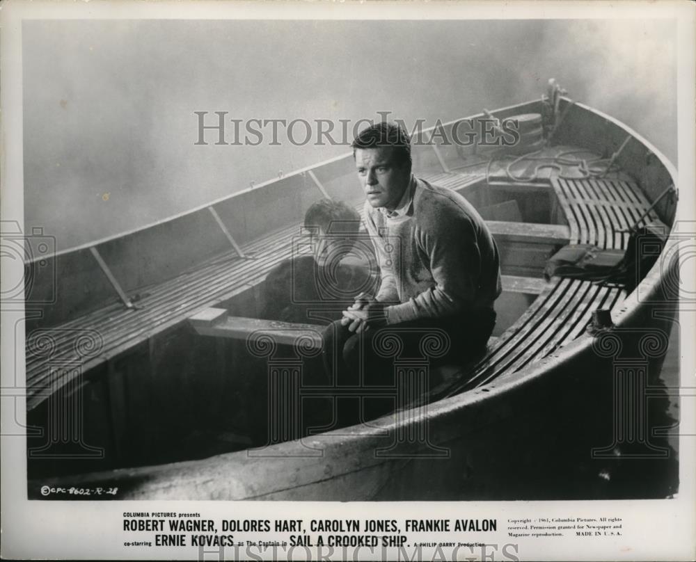 1988 Press Photo Robert Wagner Dolores Hart Carolyn Jones "Sail a Crooked Ship" - Historic Images