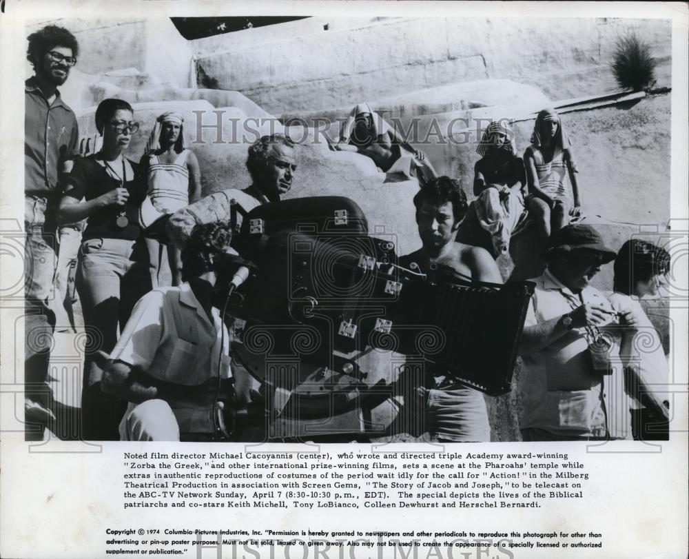 1974 Press Photo Michael Cacoyannia Director of Story of Jacob & Joseph - Historic Images