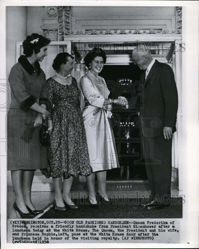 1958 Press Photo Good old fashioned handshake by Queen Frederika of Greec - Historic Images