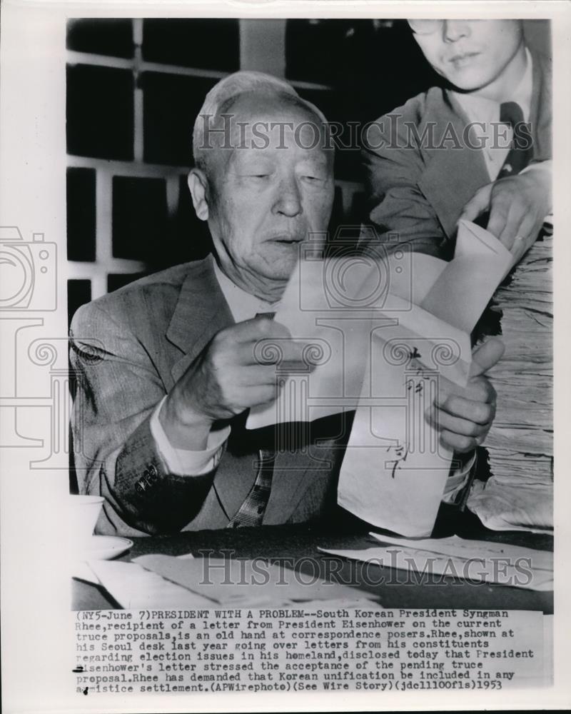 1953 Press Photo S Korean Pres Syngman Rhee over letters on election issues - Historic Images