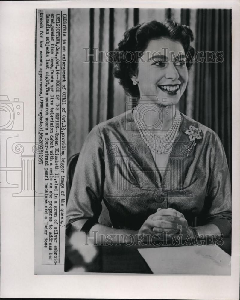 1957 Press Photo Queen Elizabeth II during her live television debut - Historic Images