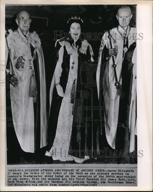 1964 Press Photo Queen Elizabeth II Wears Robe of the Order of the Bath - Historic Images