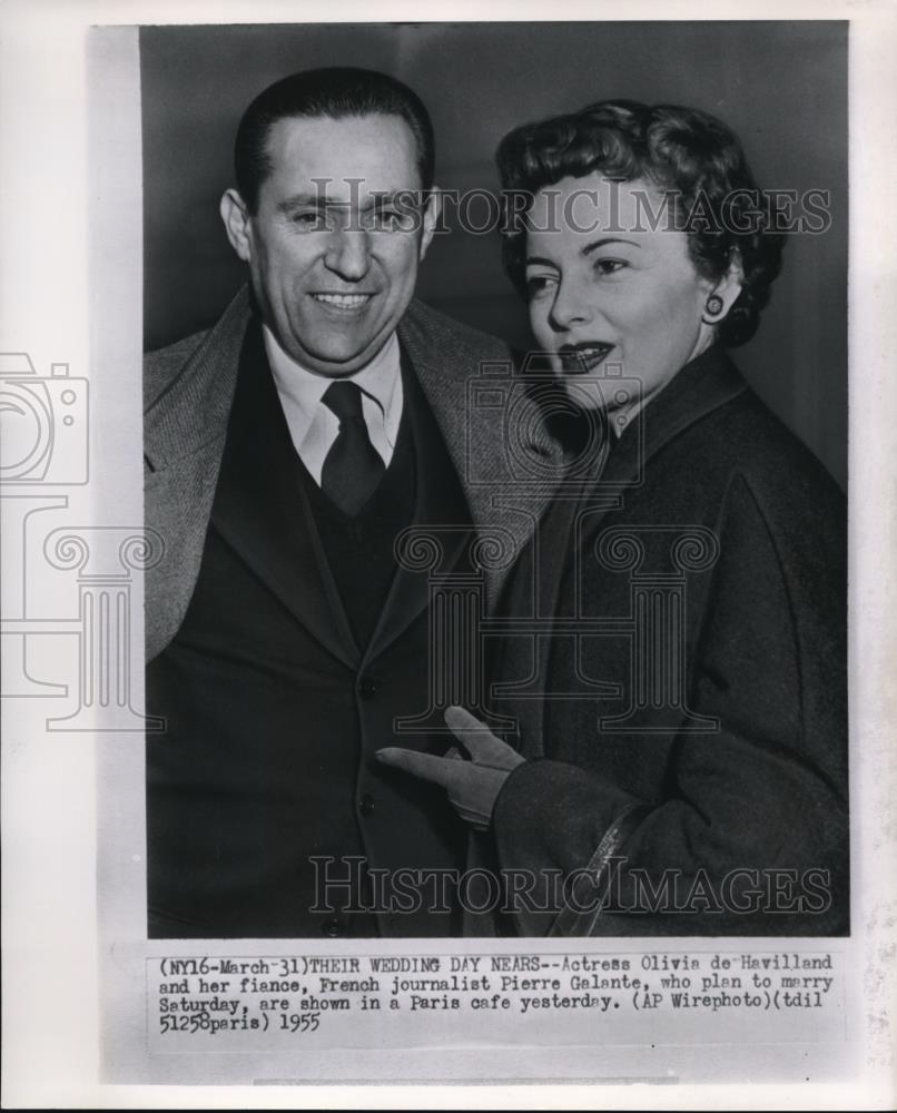 1955 Press Photo Actress Olivia De Havilland & her fiance Pierre Galante - Historic Images