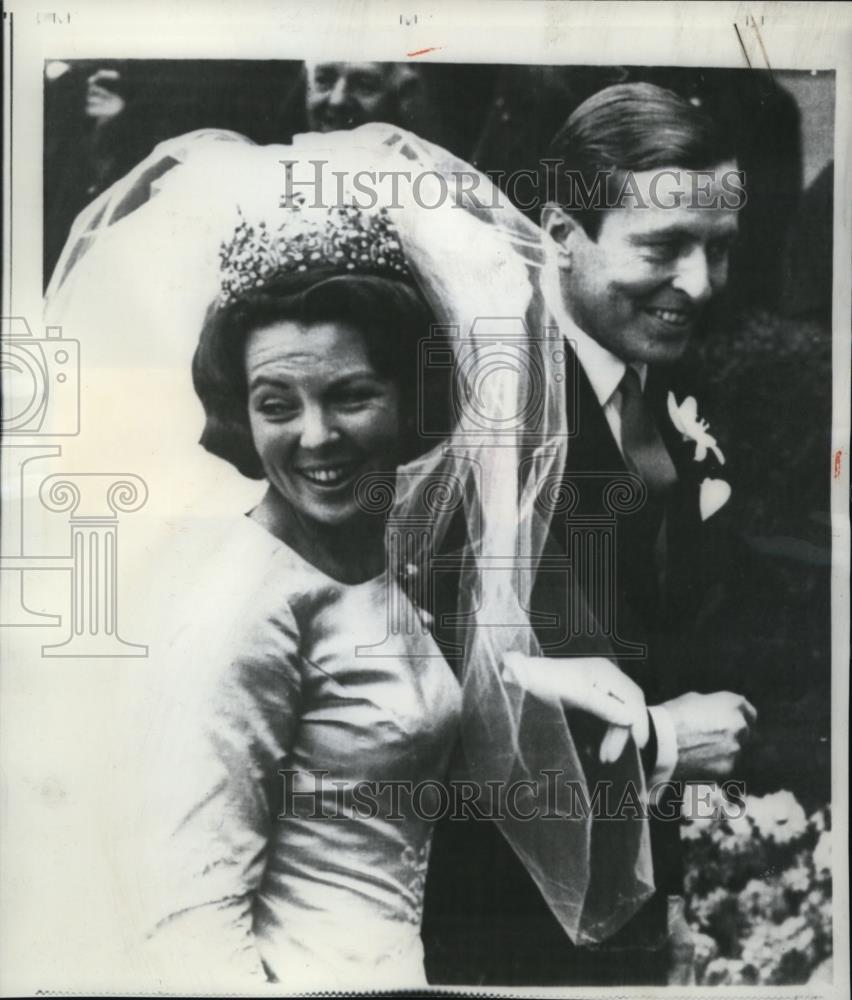 1966 Press Photo Princess Beatrix with her groom Claus van Amsberg - Historic Images