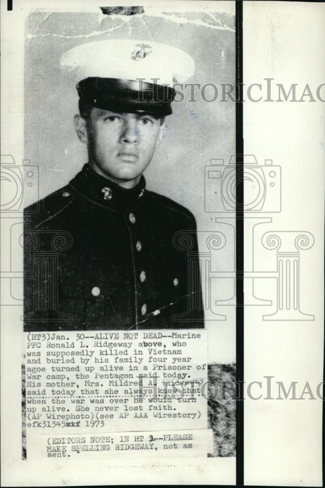 1973 Press Photo Marine Pfc Ronald L Ridgeway Prisoner of War Camp in Vietnam. - Historic Images