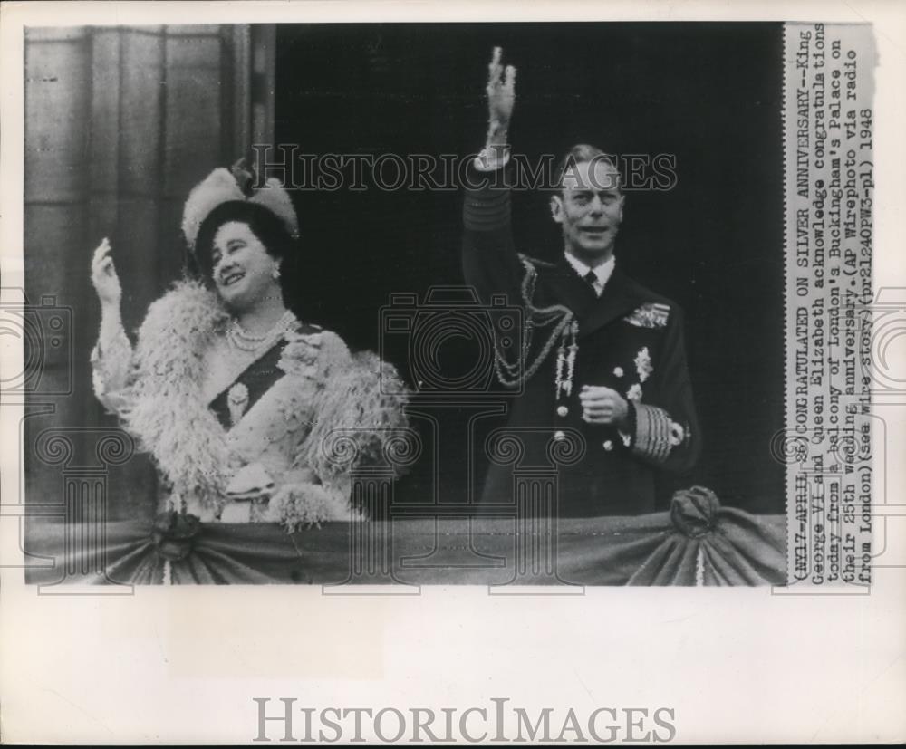 1946 Press Photo King George VI and Queen Elizabeth from the London&#39;s balcony - Historic Images