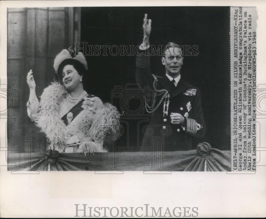 1946 Press Photo King George VI and Queen Elizabeth from the London's balcony - Historic Images