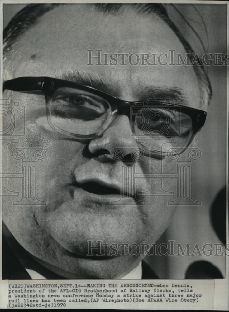 1972 Press Photo President of the AFL-CIO Brotherhood of Railway Cler Les Dennis - Historic Images