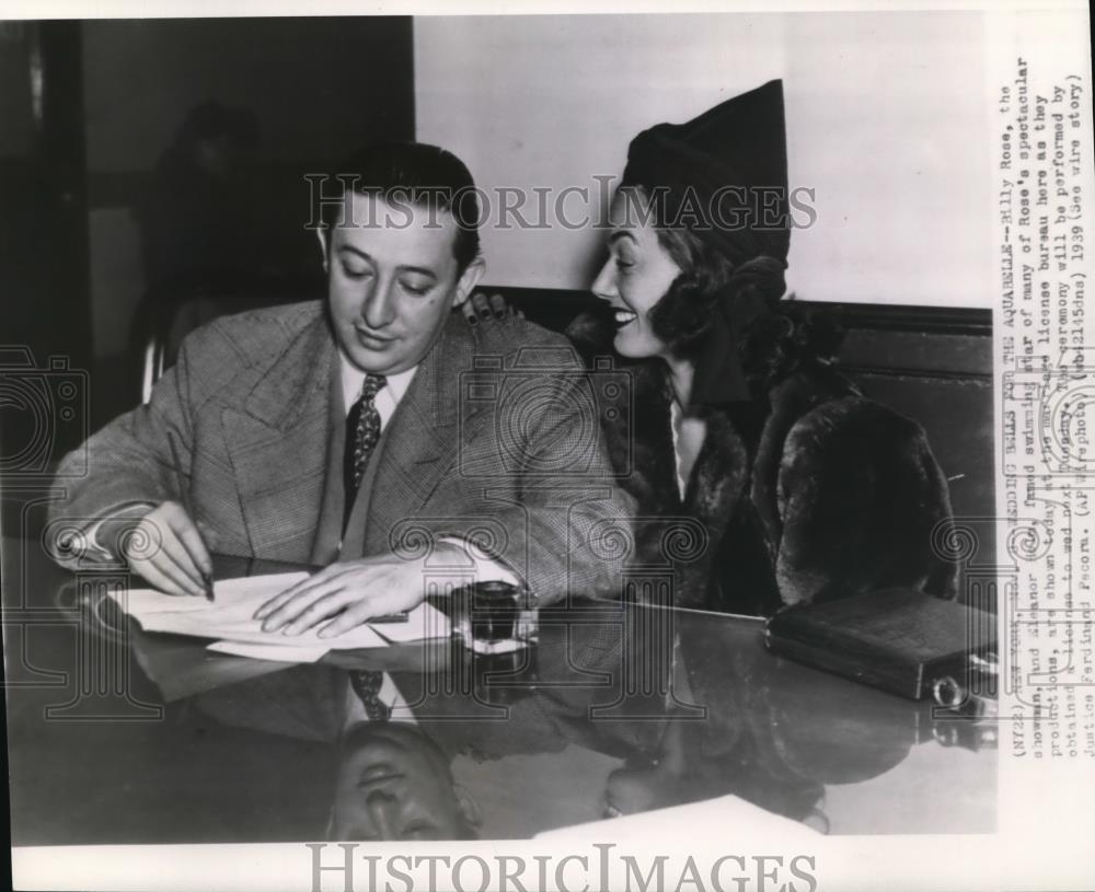 1939 Press Photo Showman Billy Rose &amp; Eleanor Holm at marriage license bureau - Historic Images