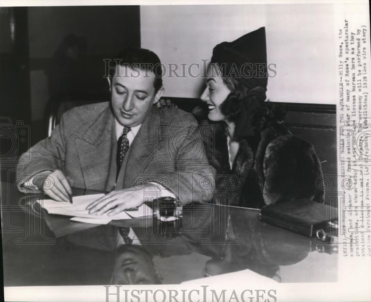 1939 Press Photo Showman Billy Rose & Eleanor Holm at marriage license bureau - Historic Images