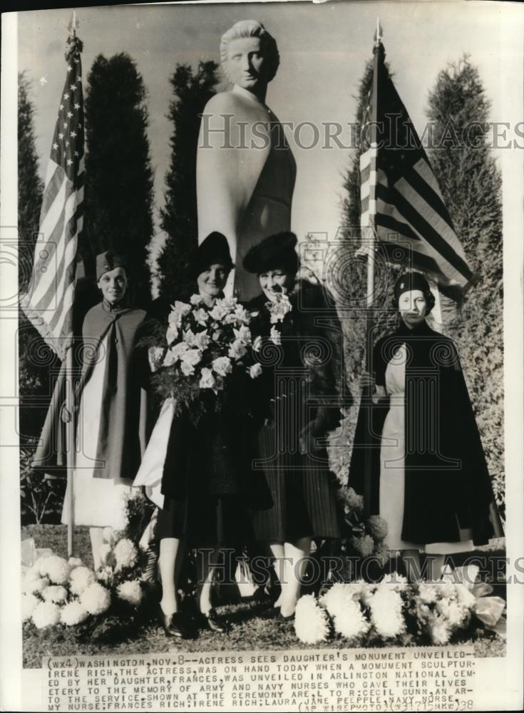 1938 Press Photo Actrees Rich sees daughter&#39;s monument in Arlington N. Cemetery - Historic Images