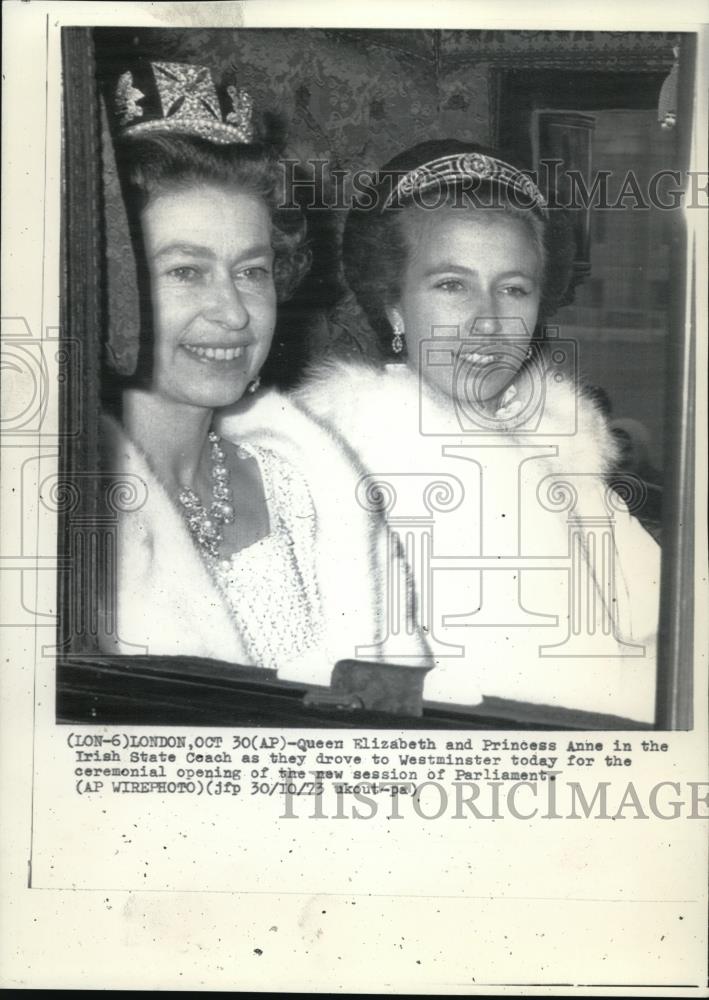 1973 Press Photo England Royal Family Princess Anne and Queen Elizabeth - Historic Images