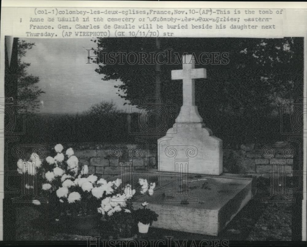 1970 Press Photo This is the tomb of Anne De Gaulle in the cemetery of Corumbey - Historic Images