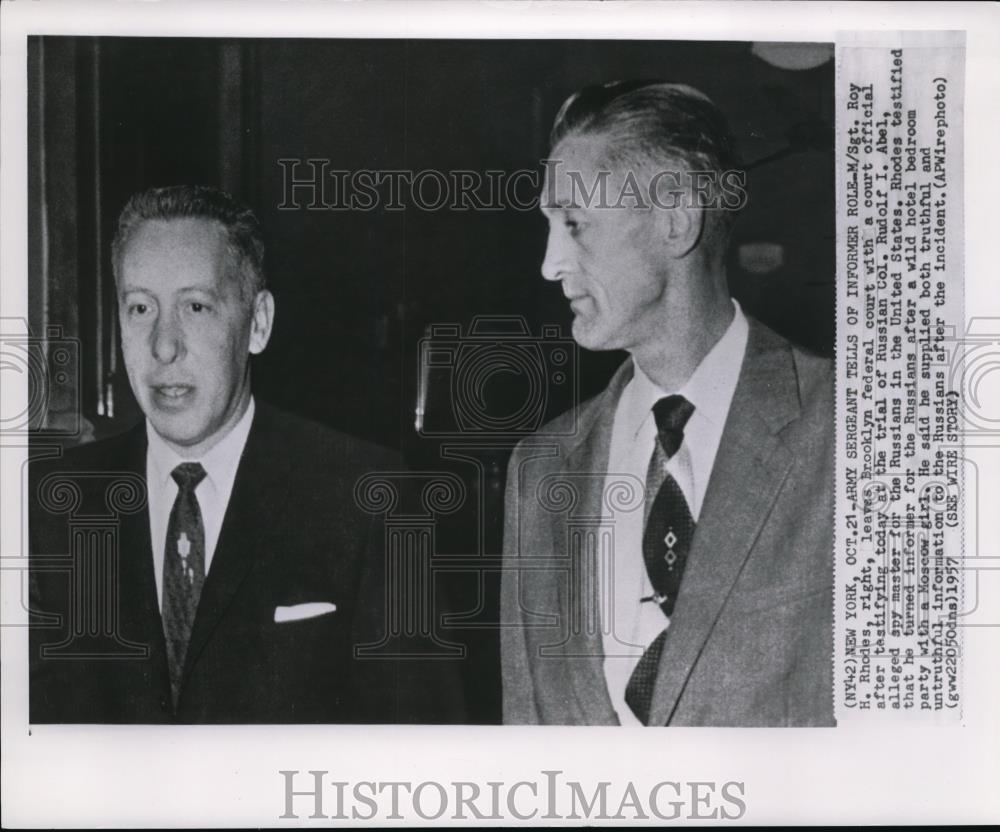 1957 Press Photo Sgt. Roy H. Rhodes leaves Brooklyn federal court with a court - Historic Images