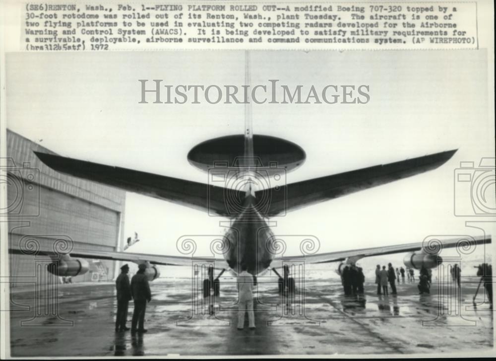 1972 Press Photo Modified Boeing 707-320 topped by 30-foot rotodome rolled out - Historic Images