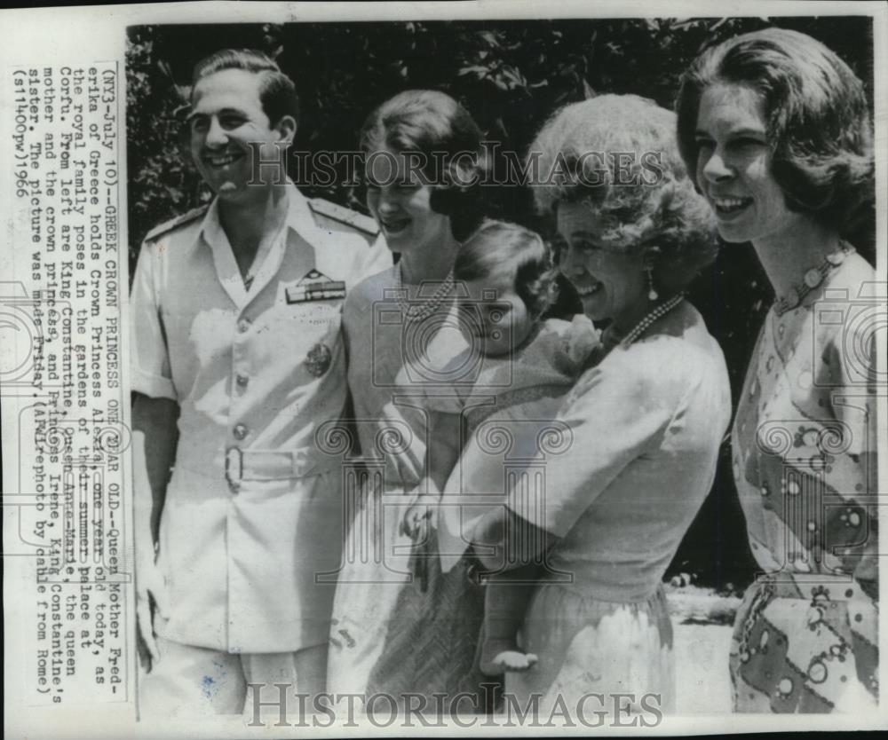 1966 Press Photo Queen Mother Frederika of Greece holds Crown Princess Alexia - Historic Images