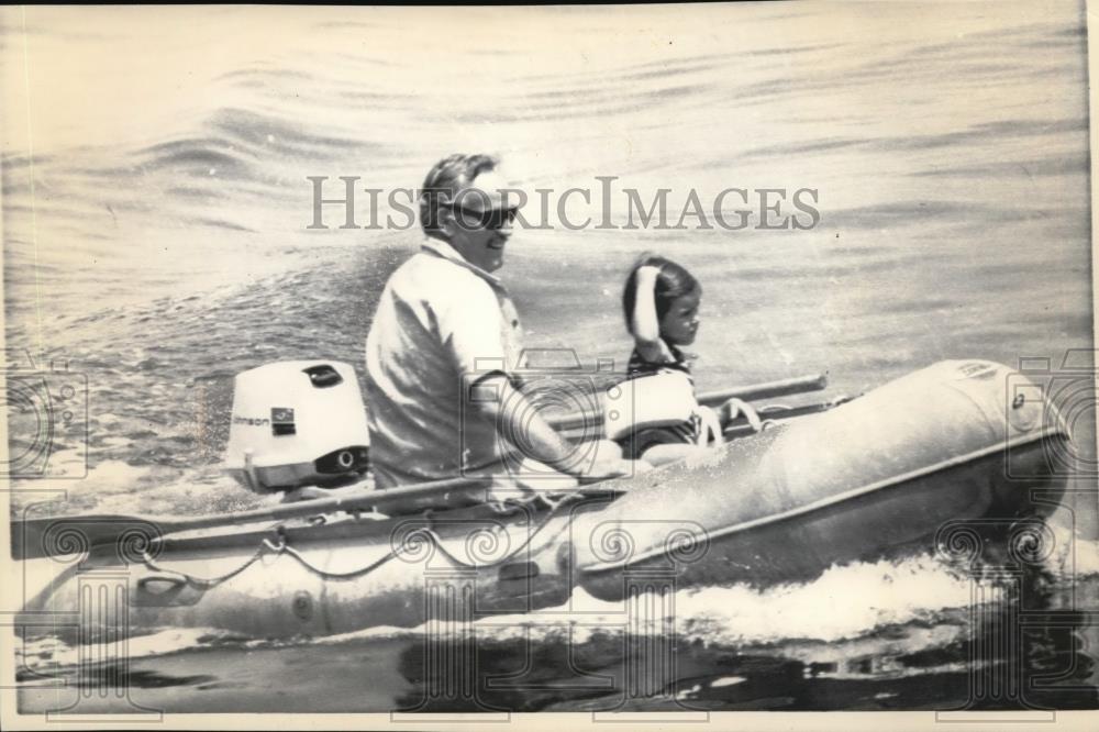 1969 Press Photo Prince Rainier with Princess Stephanie Aboard the Rubber Dinghy - Historic Images