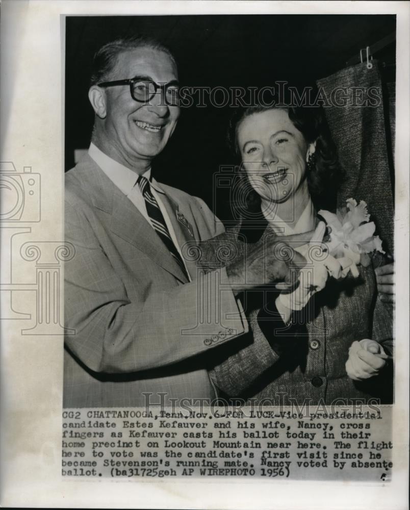 1956 Press Photo Vice Presidential candidate Estes Kefauver and his wi ...