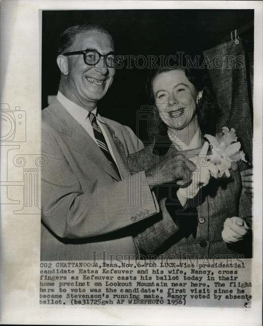 1956 Press Photo Vice Presidential candidate Estes Kefauver and his wife, Nancy - Historic Images
