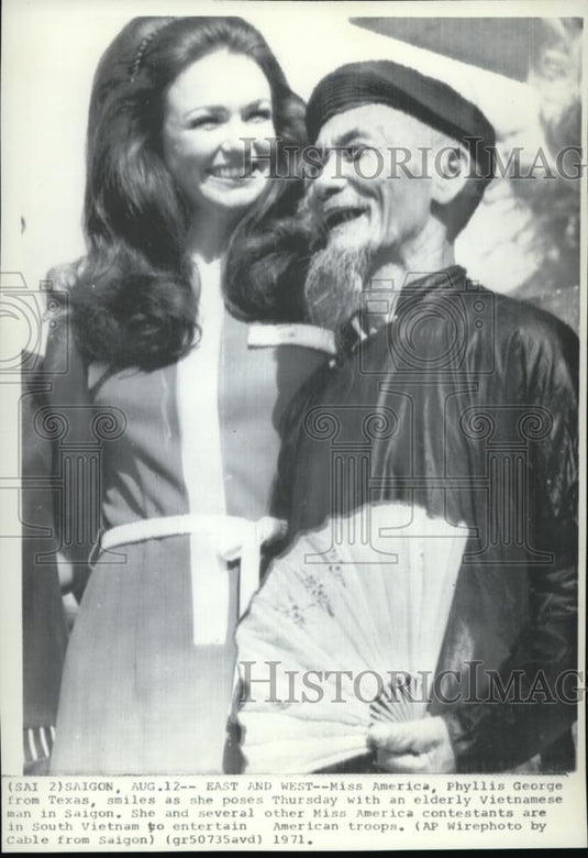 1971 Press Photo Ms. America 971, Phillis George with and elderly vietnamese man - Historic Images