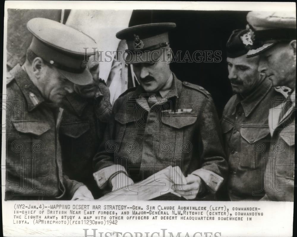 1942 Press Photo Gen. Sir Claude Auchinleck and Major Gen. Ritchie - Historic Images