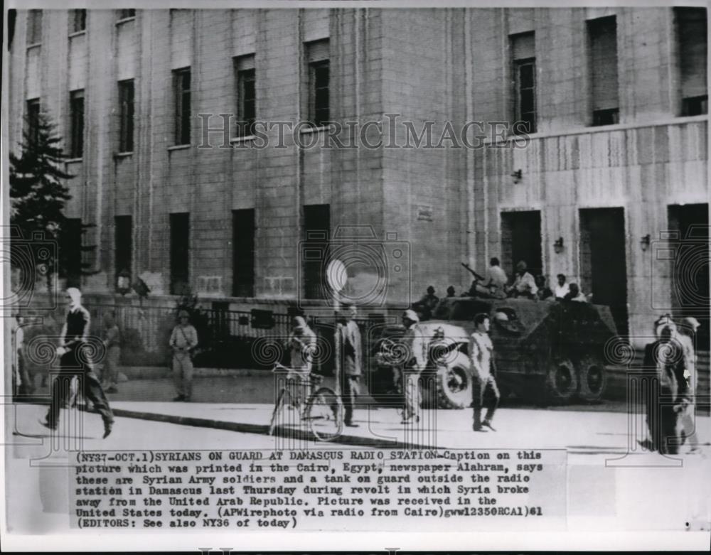 1961 Press Photo The Syrians on guard at Damascus Radio Station - Historic Images