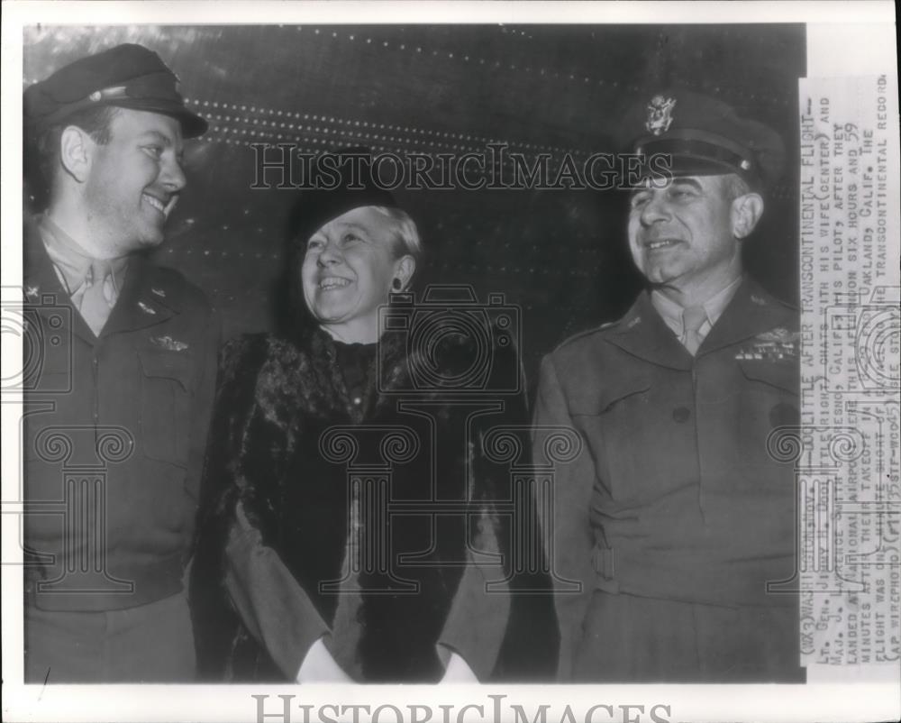 1948 Press Photo Lt. General James Doolittle and wife with Major Lawrence Smith - Historic Images