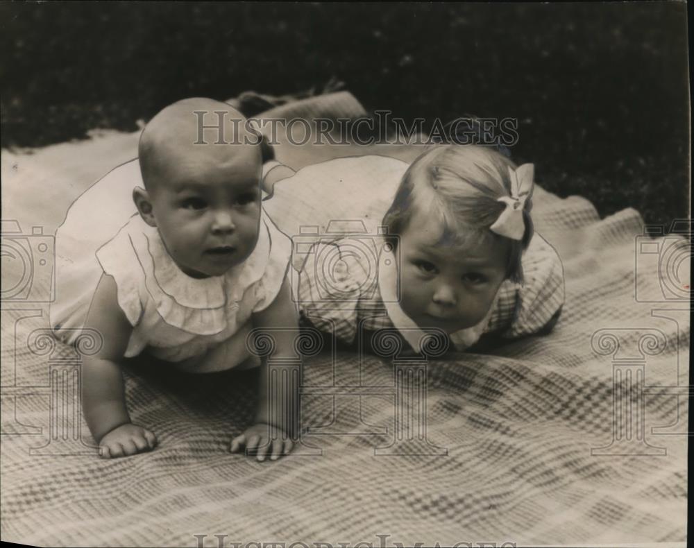 1940 Press Photo Baby Princess Irene of the Netherlands and her sister - Historic Images