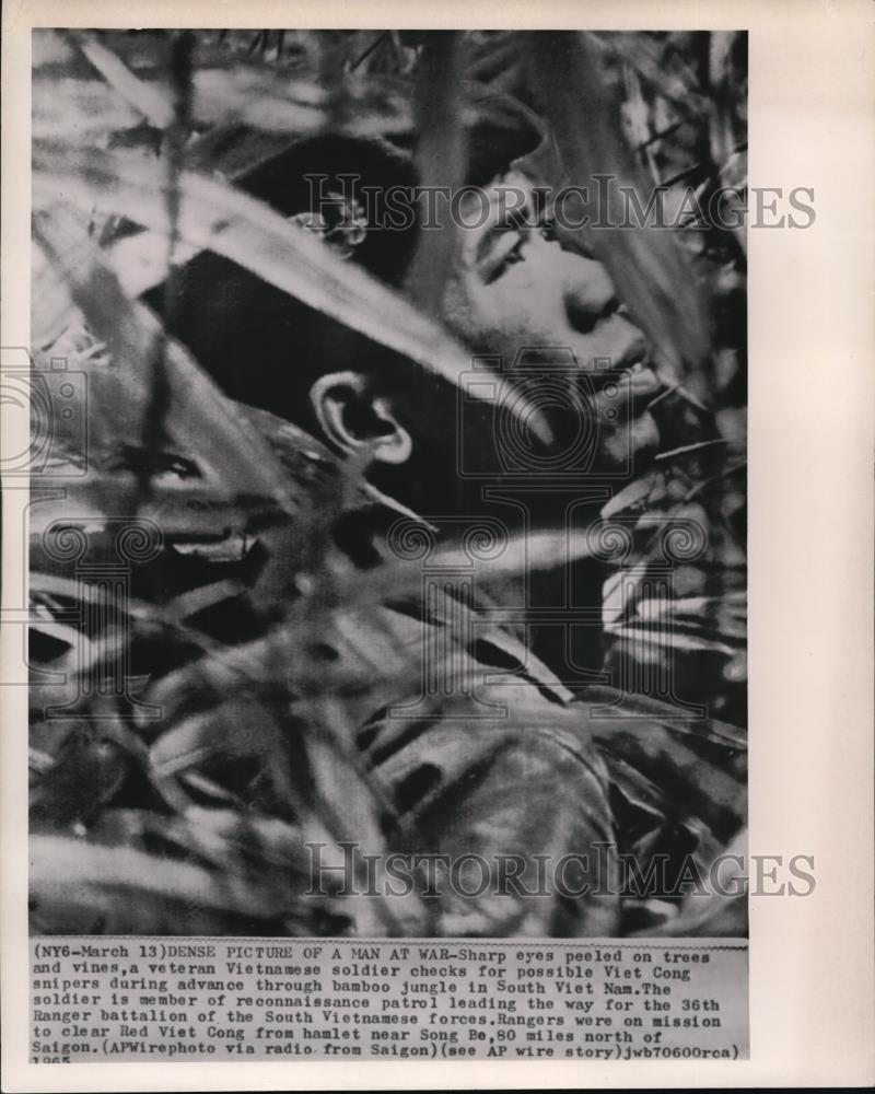 1965 Press Photo Rangers on mission to clear Viet Cong in north of Saigon - Historic Images