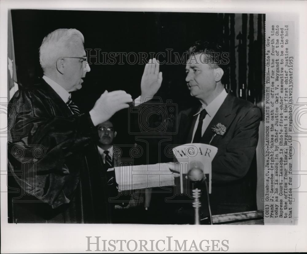 1953 Press Photo Ohio Governor Frank Lausche sworn by Chief Justice Weygrandt - Historic Images