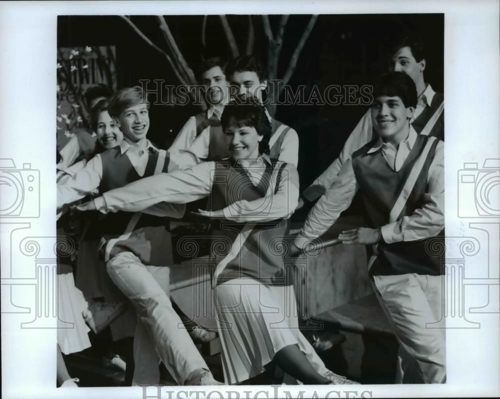 1988 Press Photo People at THE SINGING ANGELS - cvp35106 - Historic Images