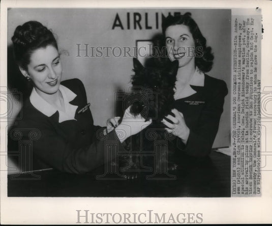 1947 Press Photo Rita Anderson & Olga pay special attention to Gen Dwight's dog - Historic Images