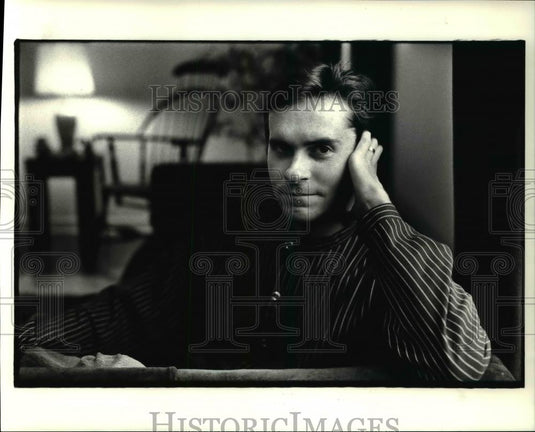 1985 Press Photo Playwright Les Wade won award sponsored by CWRU - cva47155 - Historic Images