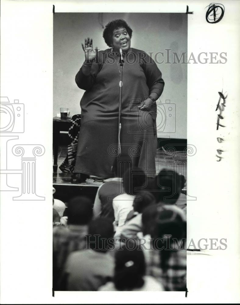1989 Press Photo Story teller at the Cleveland Library, Jackie Torrence - Historic Images