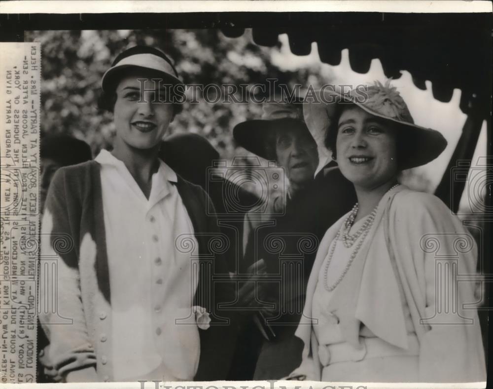 1935 Press Photo Duchess of York and Tennis Star Mrs Helen Moody meet at party - Historic Images