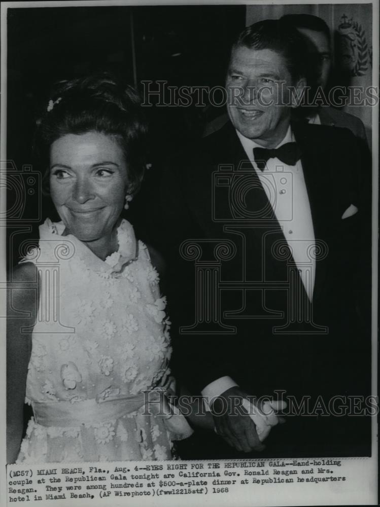 1968 Press Photo Gov.Ronald and Mrs Reagan Holding Hands at the RepublicanGala - Historic Images