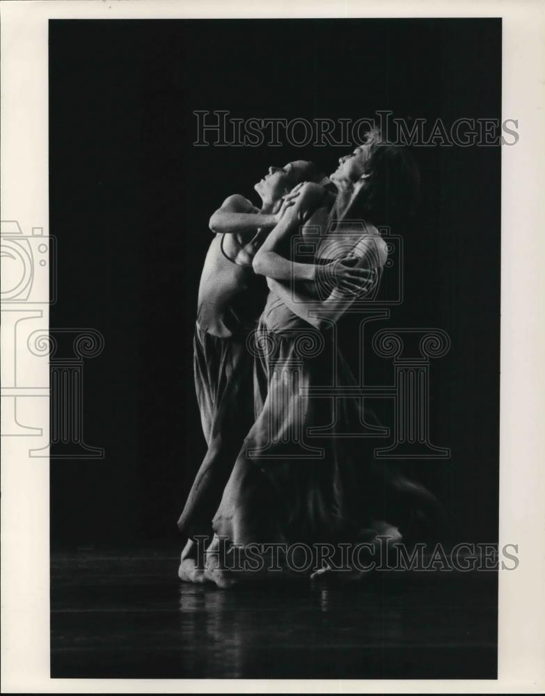 1988 Press Photo Debra Force and Pandora Robertson of the Ohio Ballet in - Historic Images