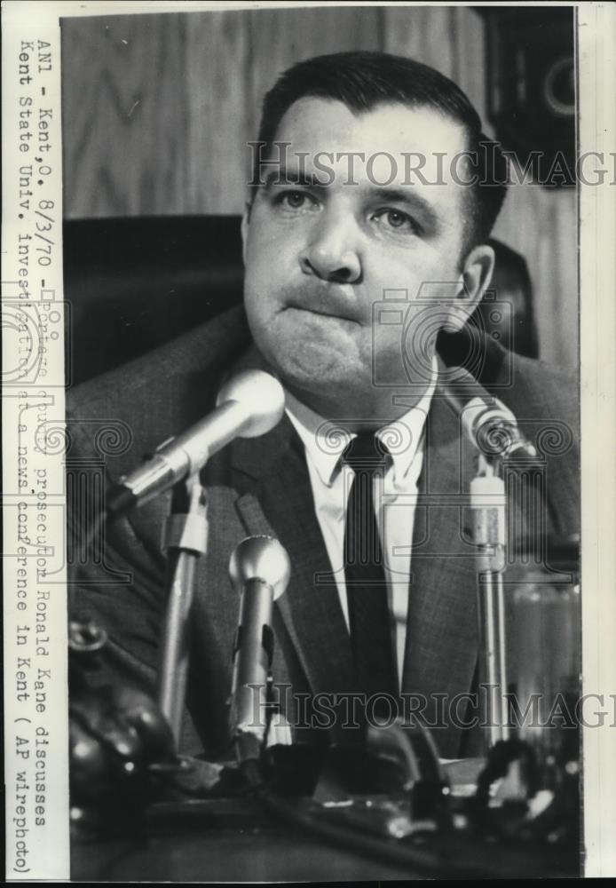 1970 Press Photo Portage country prosecutor Ronald Kane discusses Kent State - Historic Images