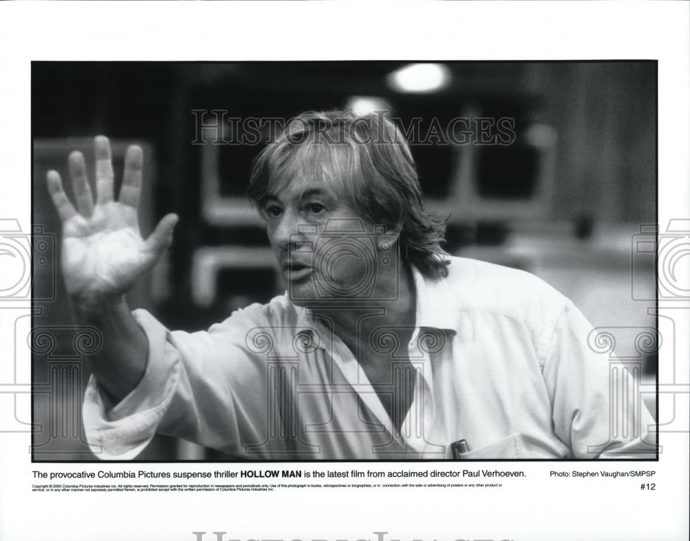 2000 Press Photo Director Paul Verhoeven in &quot;Hollow Man&quot; - cvp40558 - Historic Images