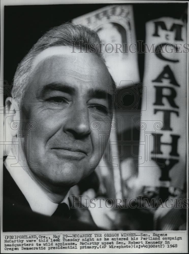 1968 Press Photo Sen. Eugene McCarthy as he entered his Portland campaign - Historic Images