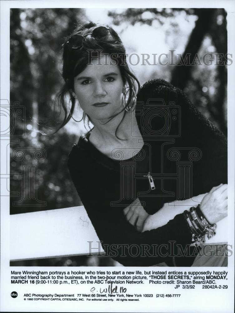 1992 Press Photo Mare Winningham stars in Those Secrets TV movie - cvp37749 - Historic Images