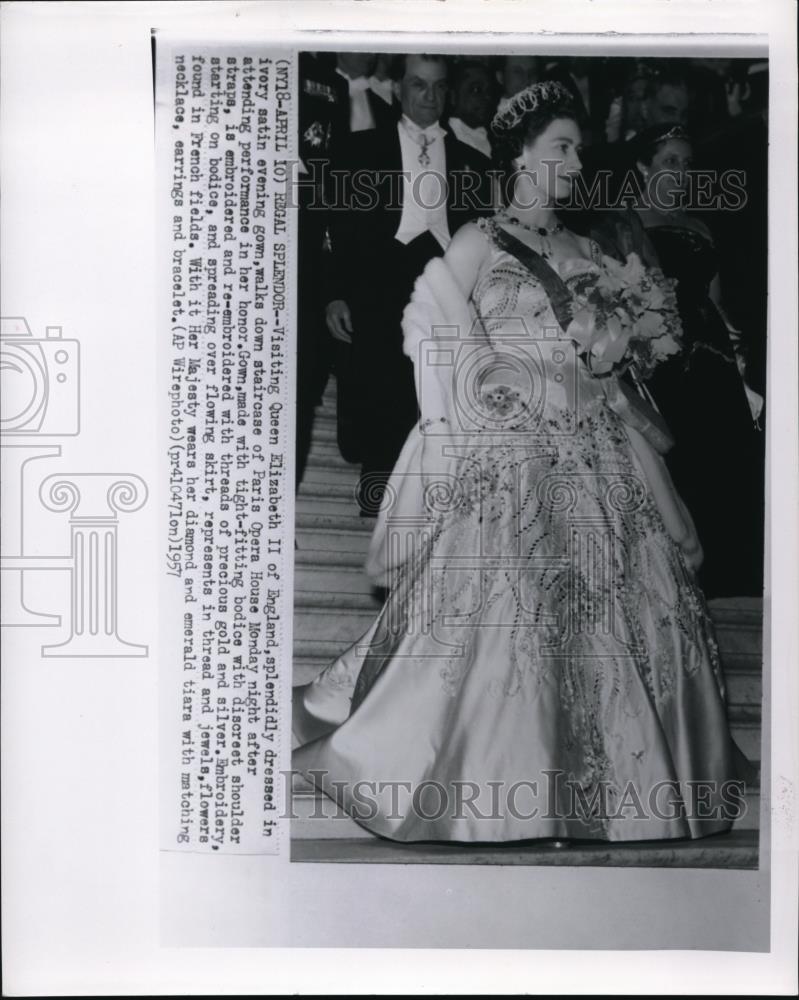 1957 Press Photo Queen Elizabeth II of England leaves Paris Opera House. - Historic Images