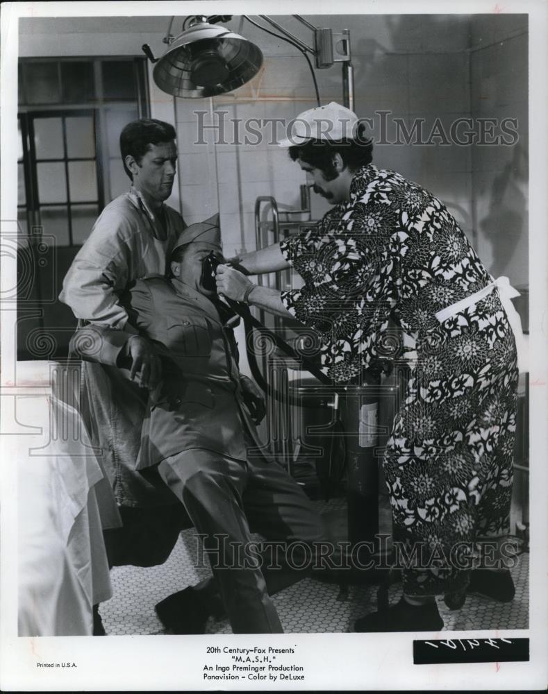 1970 Press Photo Scene from M.A.S.H. movie film - cvp41088 - Historic Images